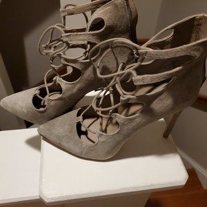 NEVER WORN! Steve Madden heels! DISCOUNTED SHIPPING!!!